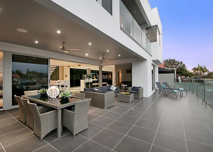 Waterfront Splendour Villa Gold Coast